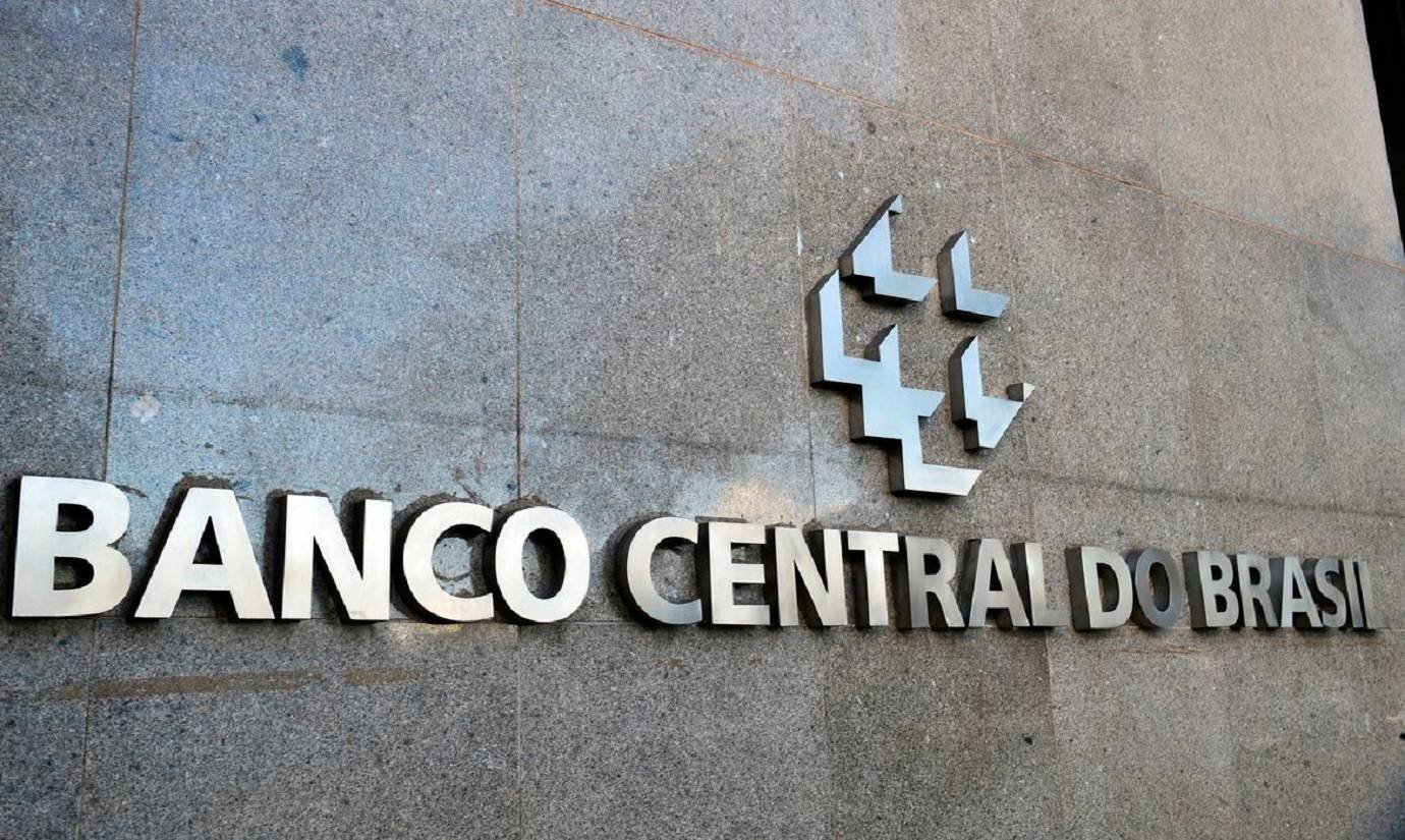 BC corta a Selic pela 4ª vez seguida e taxa de juros no Brasil cai para 14%