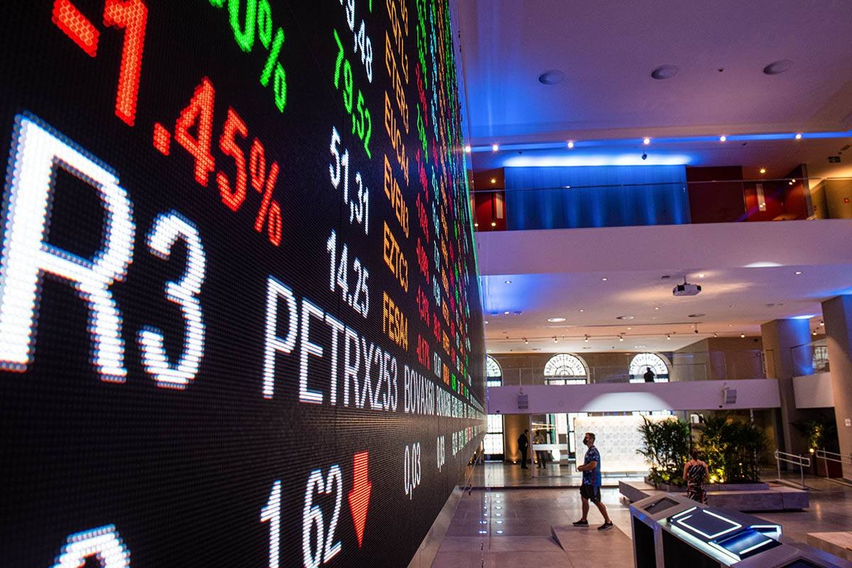 Ibovespa cai com blue chips e balanços e perde 3,08% na semana; dólar vai a R$ 5,08