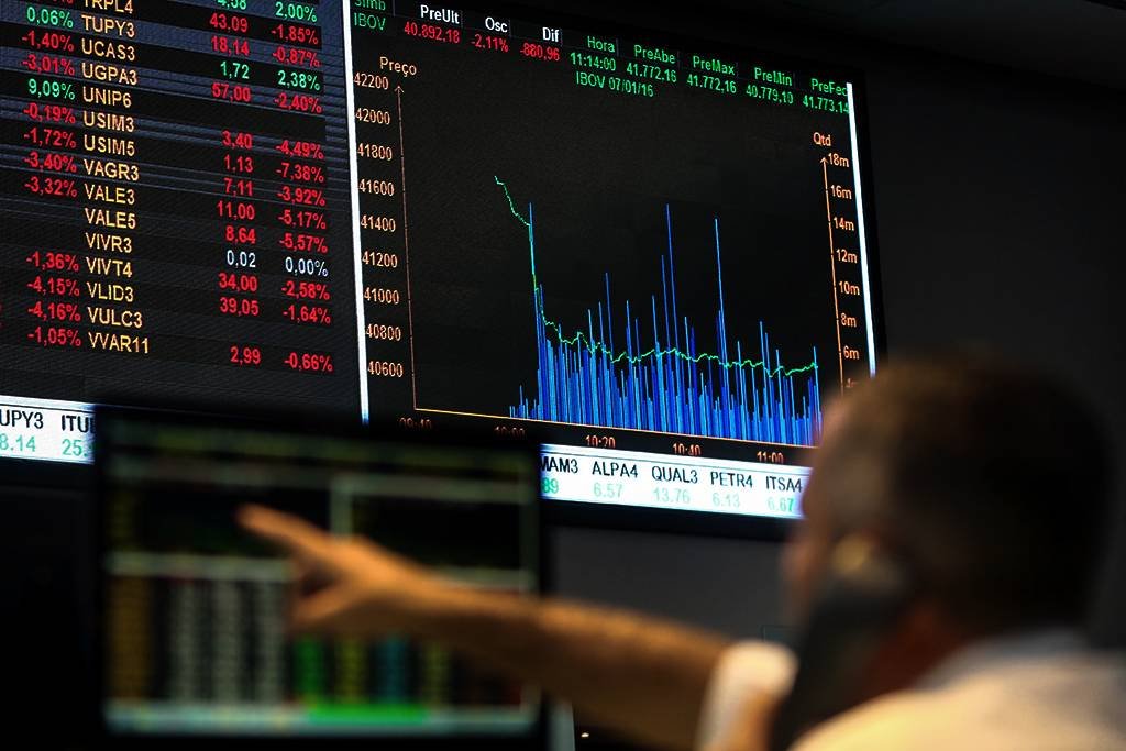 Ibovespa recua com pressão nos juros após IPCA acima do esperado