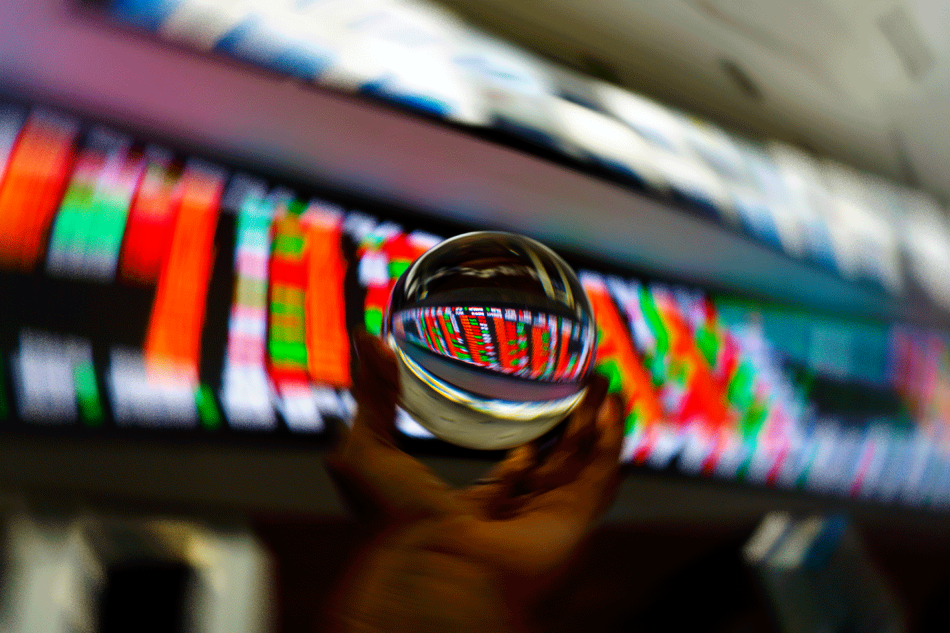 Ibovespa resiste à pressão da Petrobras e volta aos 173 mil pontos