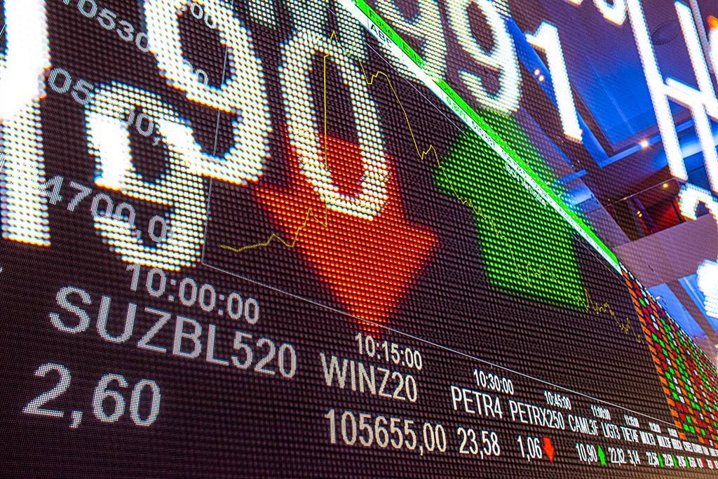 Ibovespa vira para alta com Petrobras e caminha para 7ª sessão de ganhos