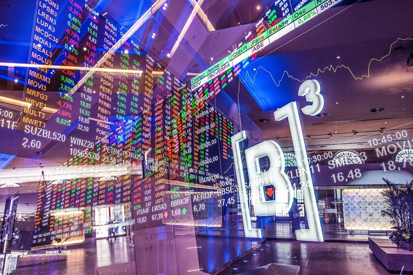 Maior alta do Ibovespa em agosto está de saída do índice; Hapvida liderou perdas