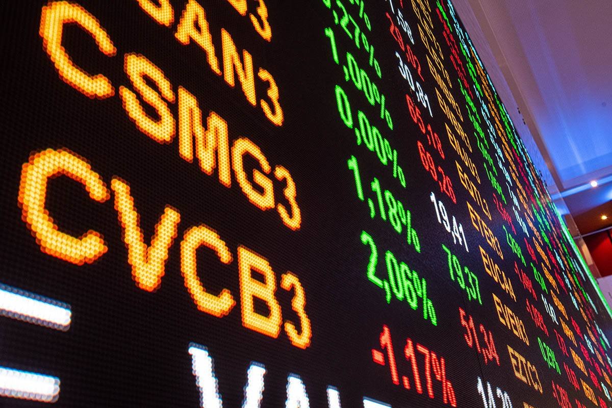 Ibovespa dispara com cenário eleitoral e ações de bancos e Vale; dólar recua 1%