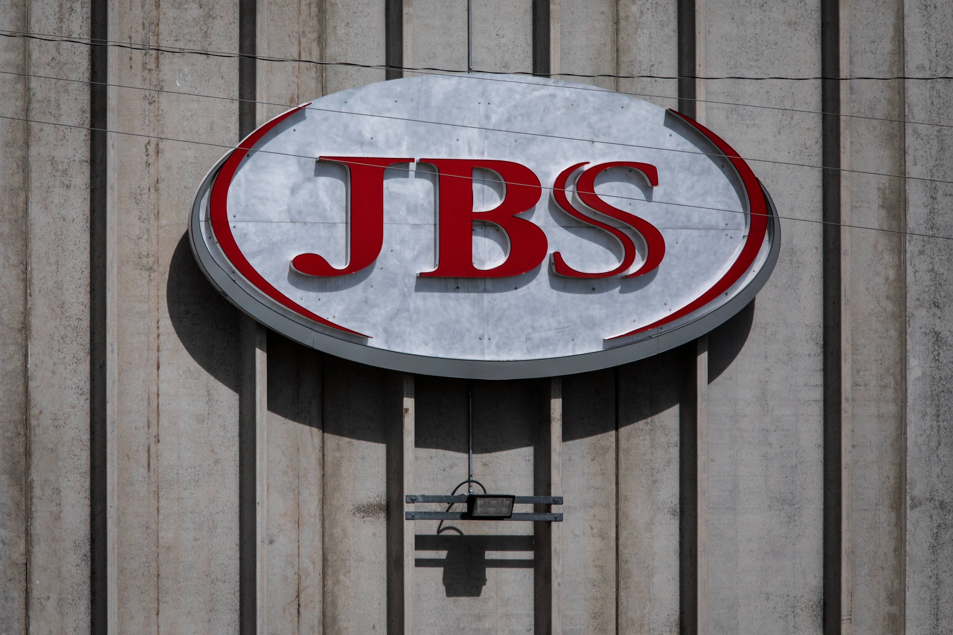 JBS e VIVA firmam acordo para criar empresa conjunta de couro