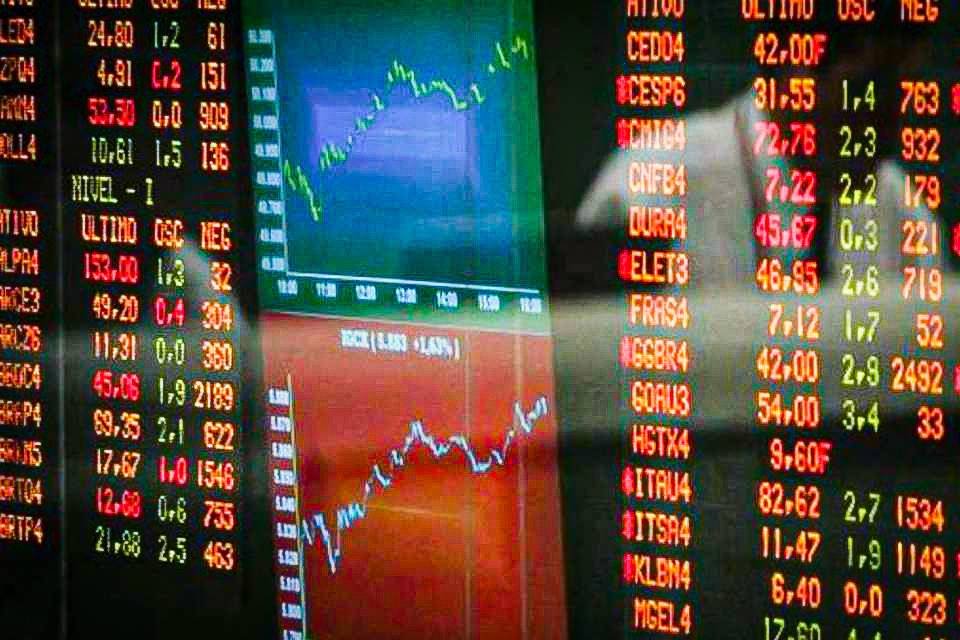 Ibovespa sobe com bancos em dia de apetite por risco global; dólar cai a R$ 5,10
