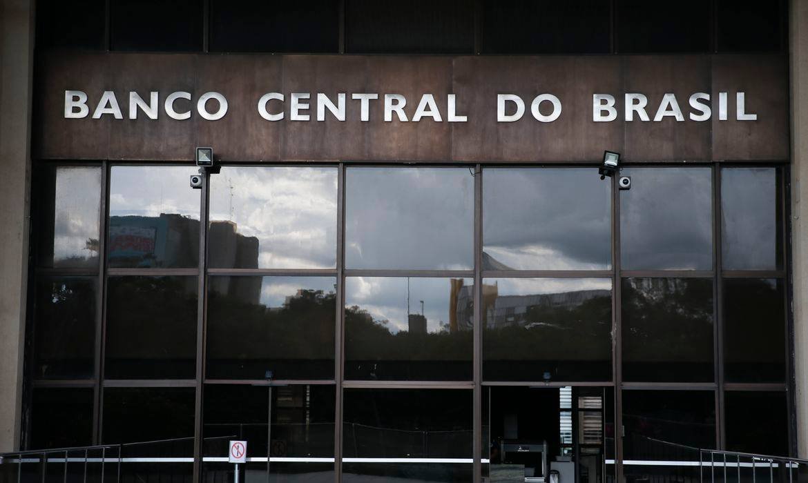 Ata do Copom não descarta novos cortes da Selic mas cita 'aumento de incerteza'