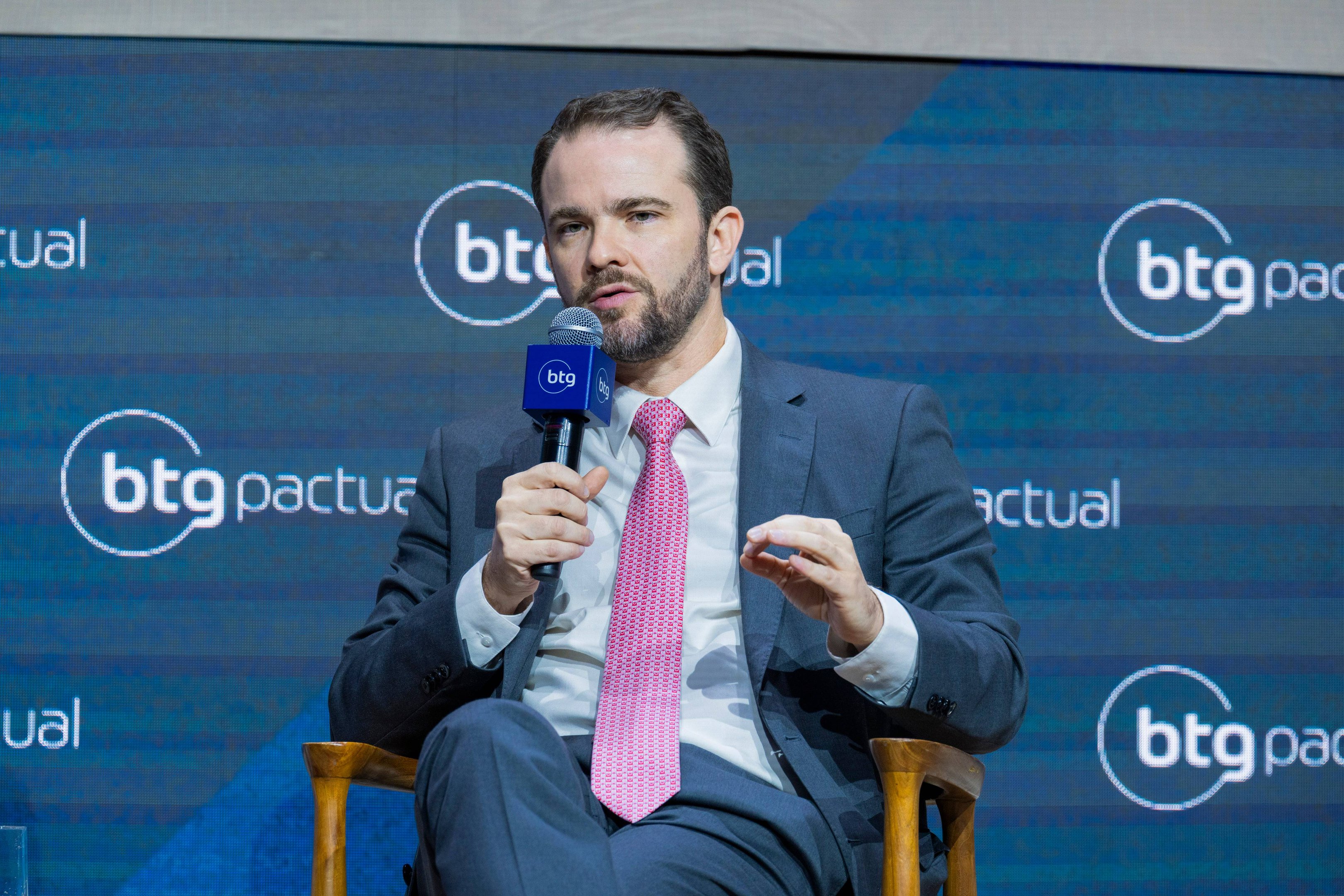 Após queda da Bolsa, Durigan promete medida para reforçar meta fiscal