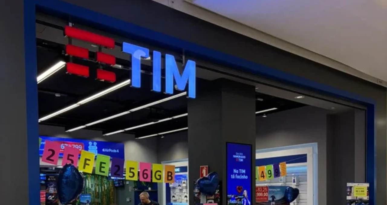 Itaú BBA reduz preço-alvo da TIM (TIMS3) para R$ 23 e revisa lucro para baixo até 2027
