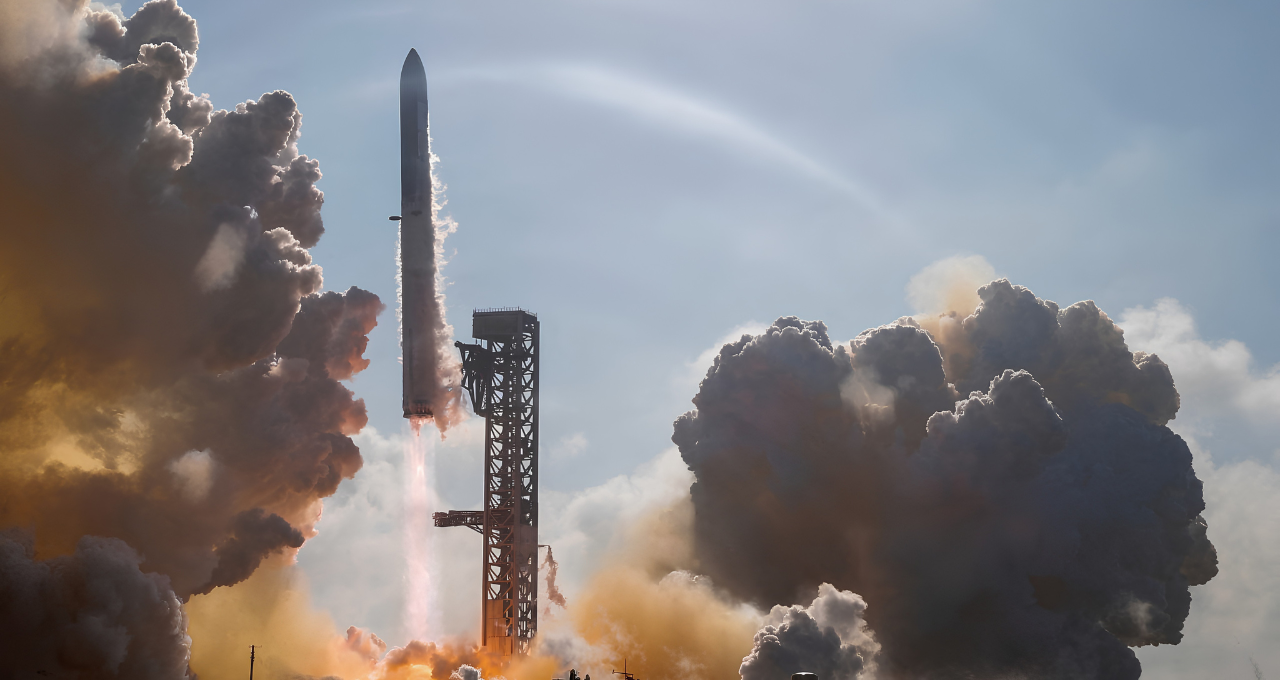 Foguete de Elon Musk colide com a Lua e abre cratera de 18 metros; SpaceX programa outro lançamento para agosto