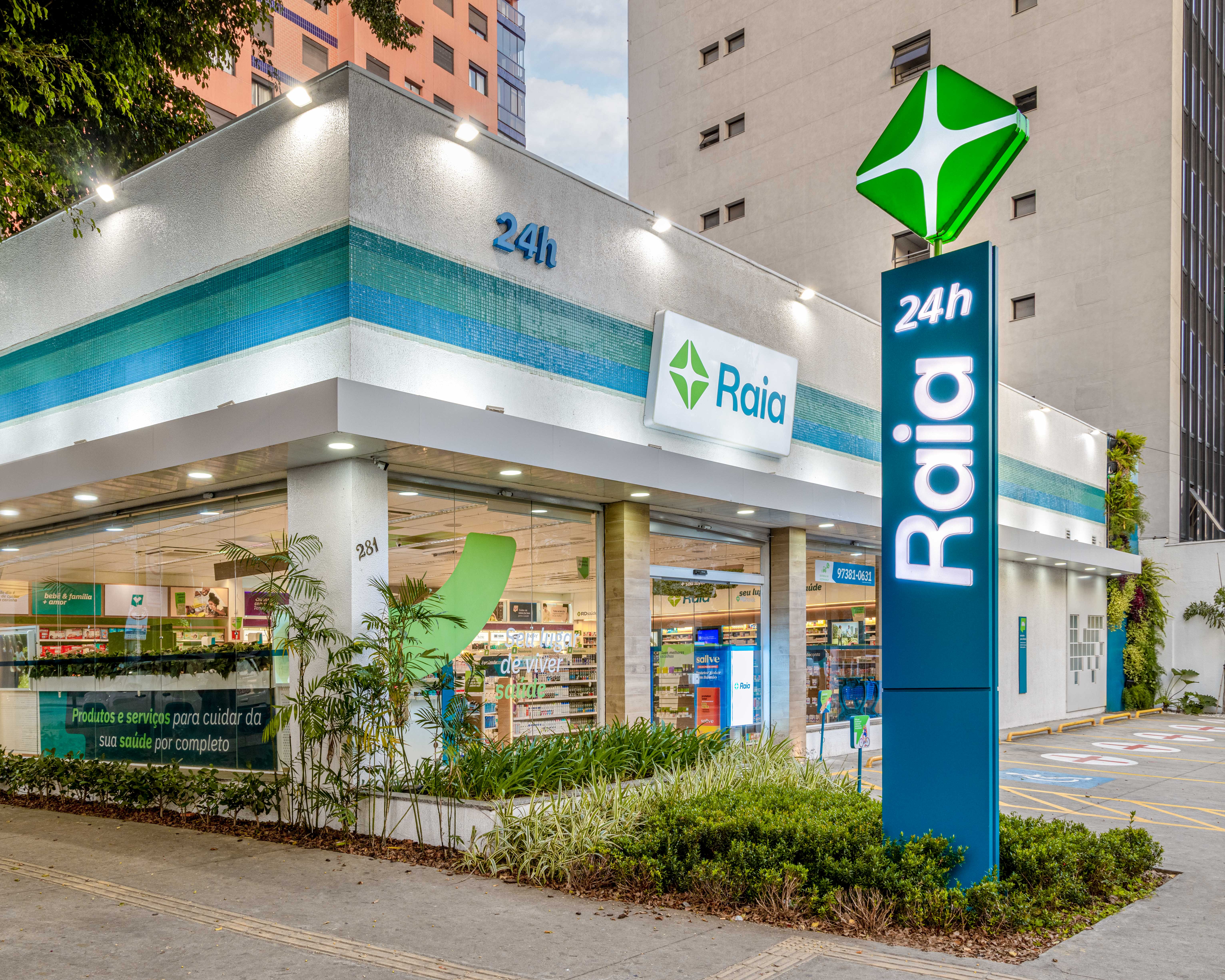Raia Drogasil (RADL3): por que o Safra aposta em alta de 39%, enquanto o Citi vê queda no horizonte
