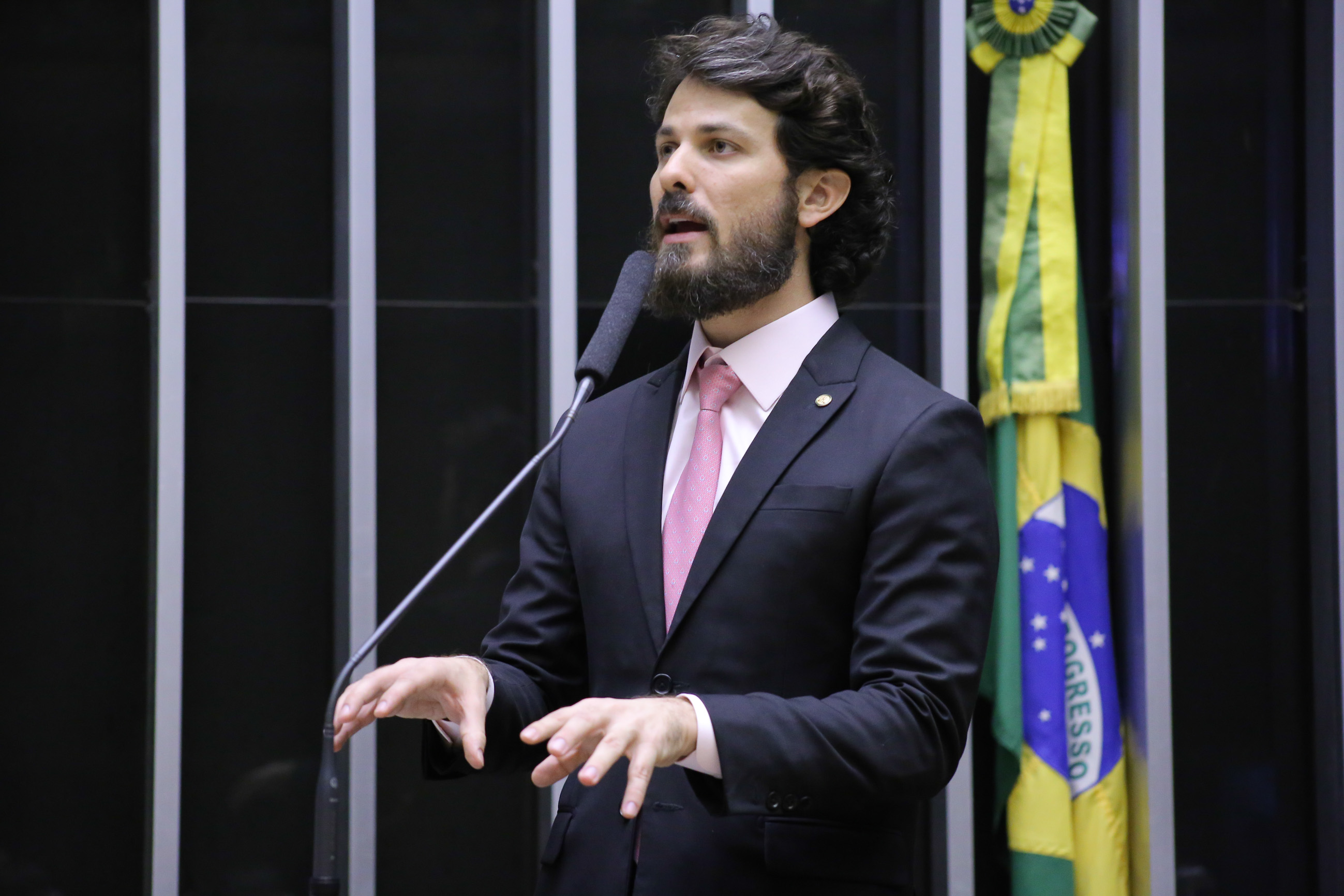 Mais uma reviravolta em Minas Gerais: Federação União-PP retoma apoio a Mateus Simões e isola Marcelo Aro