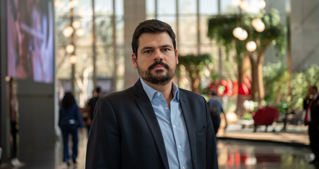 ‘É difícil ir contra a maré’: juros globais podem frear cortes da Selic, diz Santander