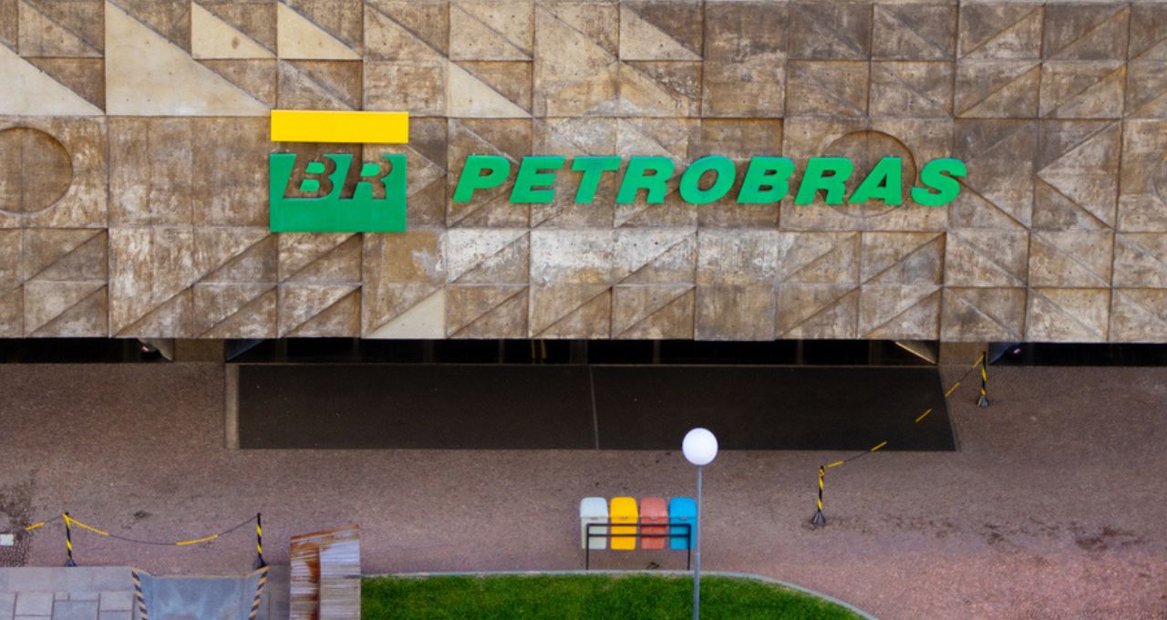 Petrobras (PETR4): Por que a ação cai quase 2% mesmo após lucro acima do esperado