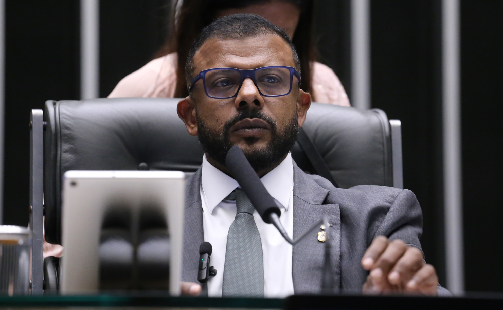 Projeto de lei na Câmara prevê ampliação de porte de arma para guardas municipais aposentados