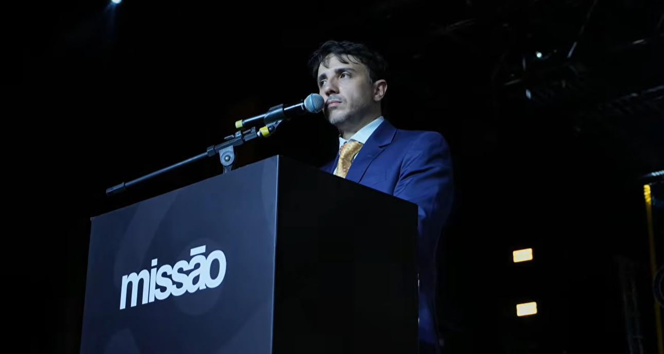 Partido de Renan Santos, Missão aciona TSE e entrega dados para identificar autor de filiação Flávio Bolsonaro