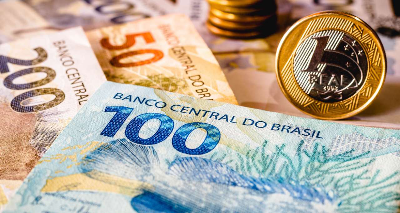 Economistas ouvidos pelo Ministério da Fazenda revisam para cima déficit primário e dívida em 2026 e 2027