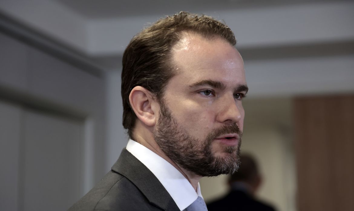 Esforço do governo agora é constituir comissão da MP da ‘taxa de blusinhas’, diz Durigan