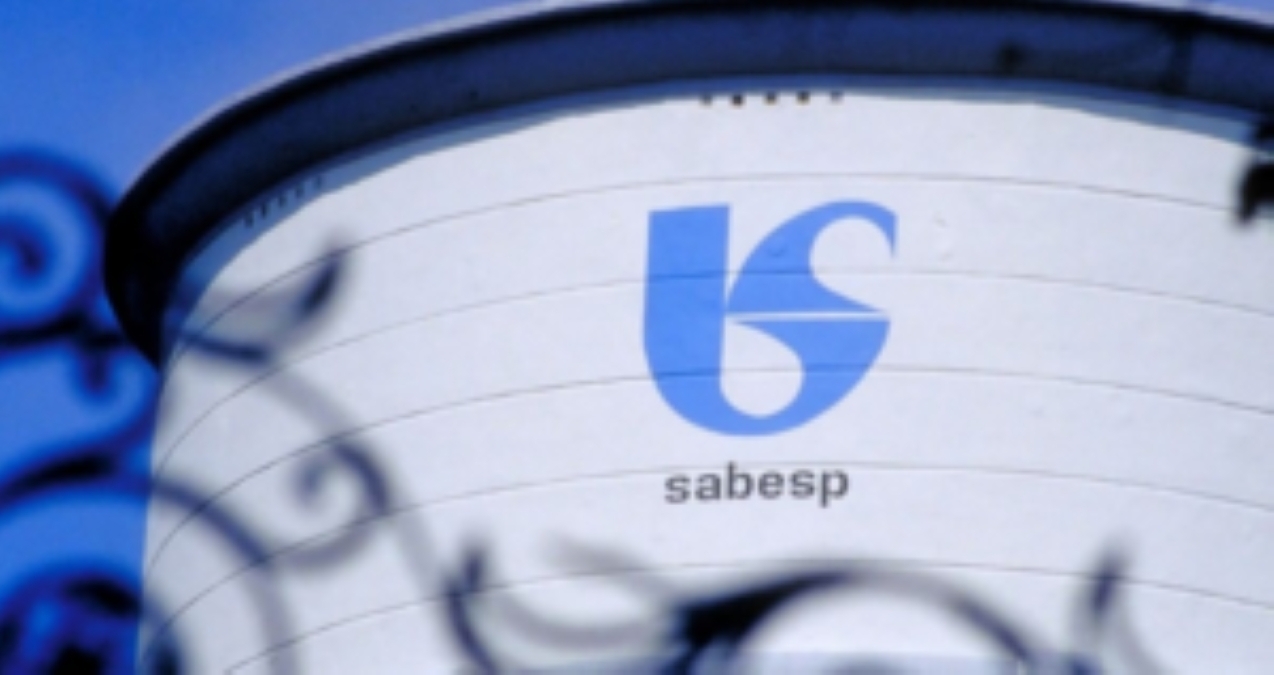 Depois de perder R$ 17 bilhões em valor de mercado, Itaú BBA corta preço-alvo de Sabesp (SBSP3); ainda vale comprar?