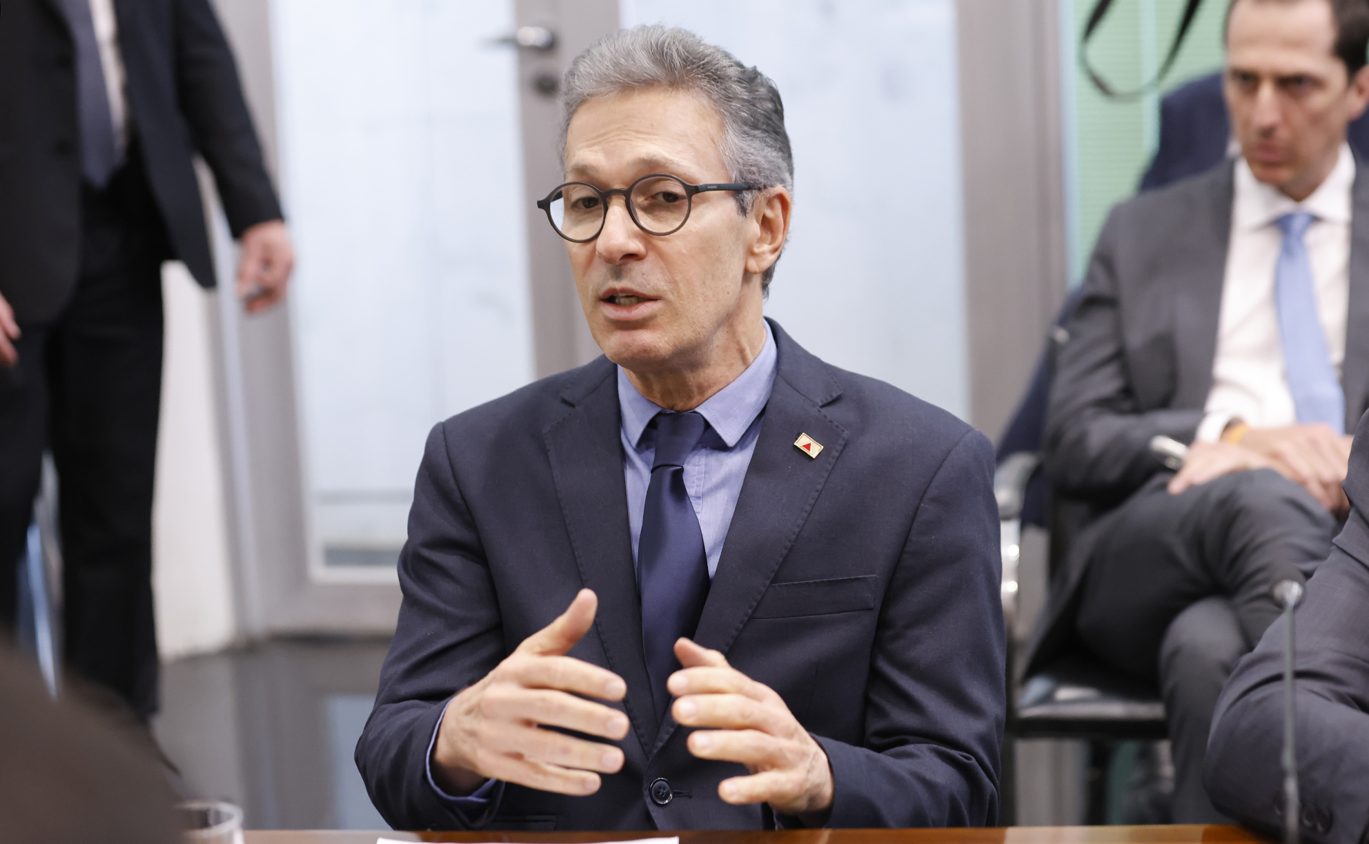 Zema diz que pretende fatiar Petrobras e BB para viabilizar privatização