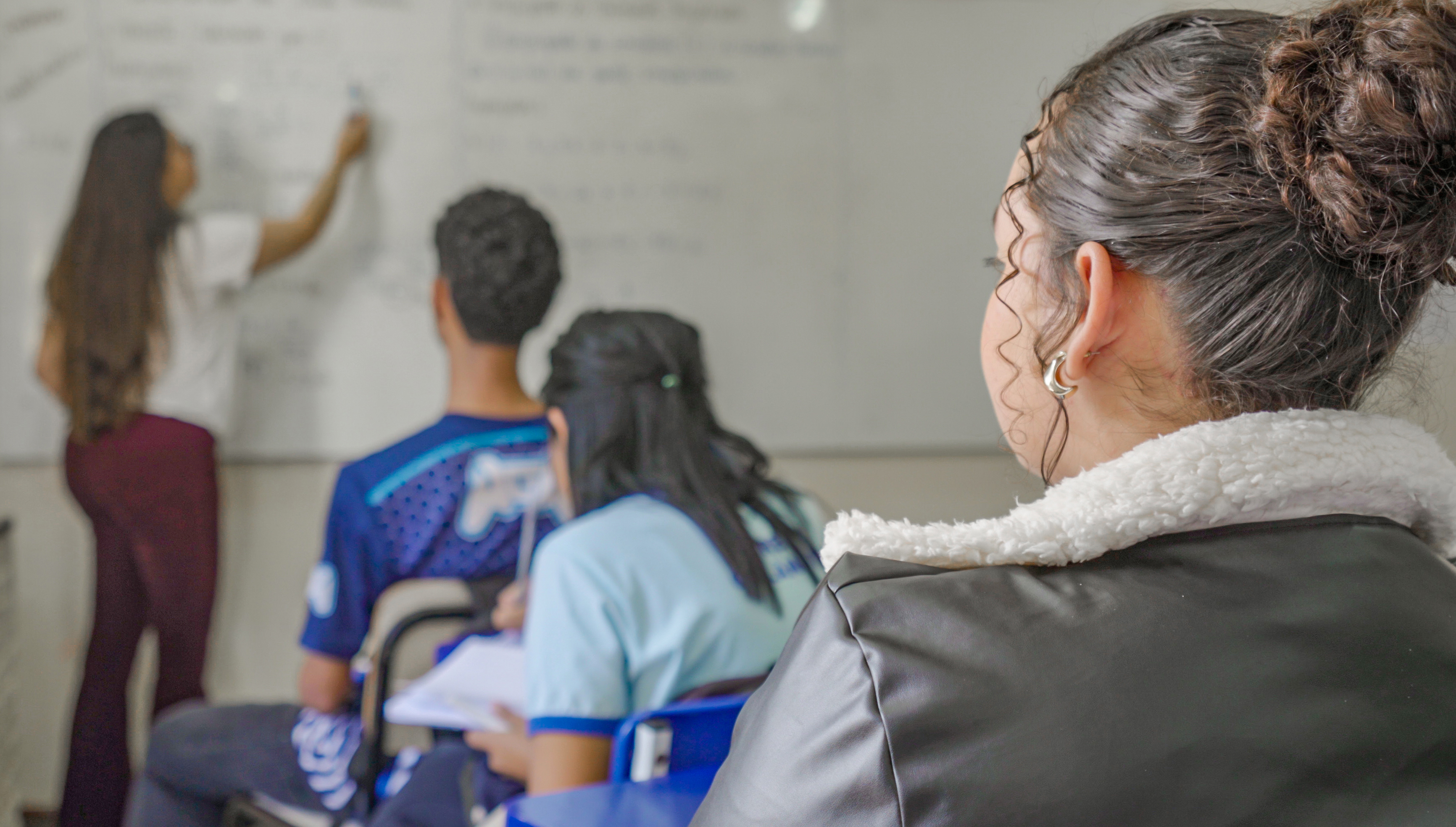 Projeto que reduz desconto de Imposto de Renda para professores avança no Congresso