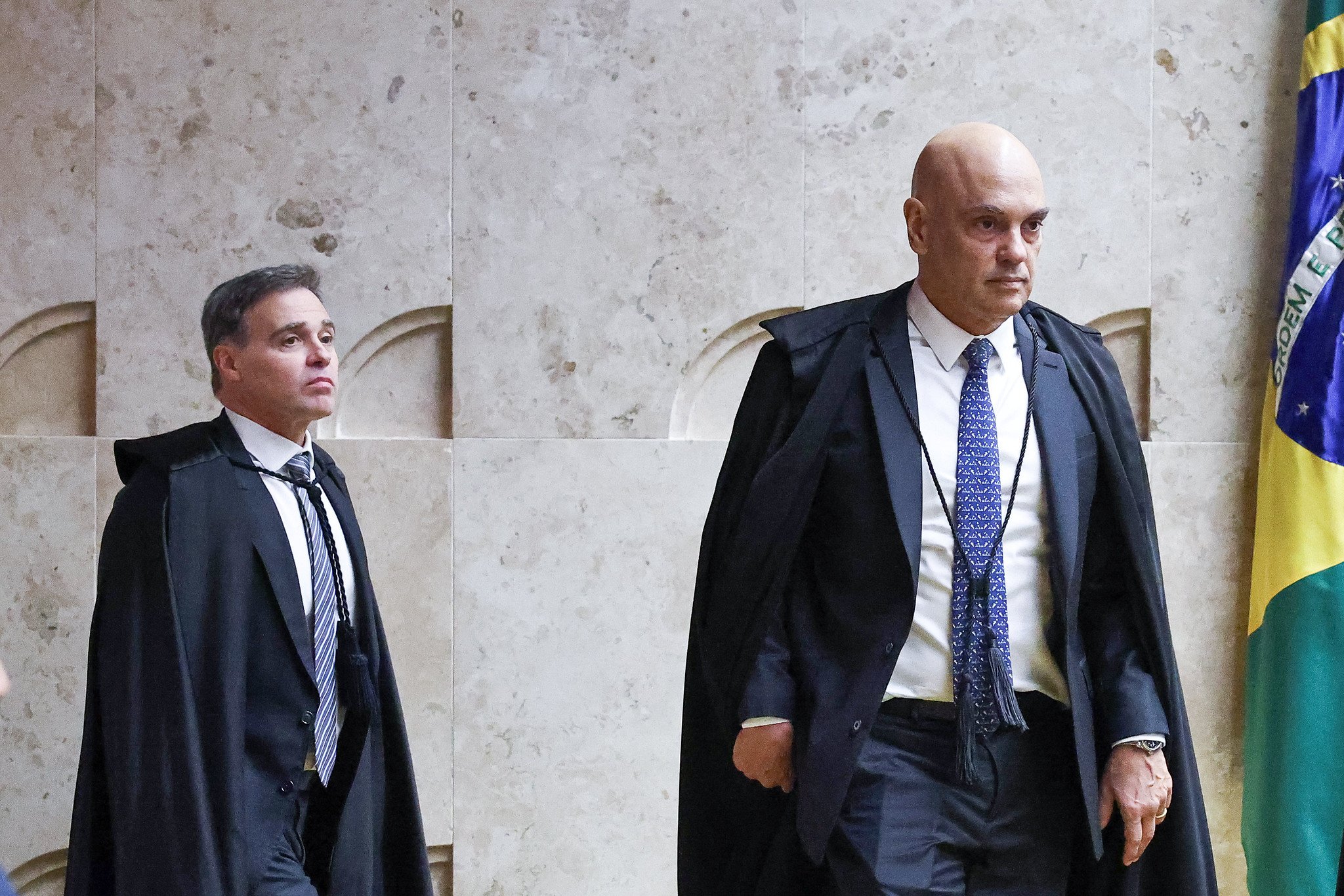 Fachin tira do inquérito das fake news investigação de Mendonça pedida por Moraes