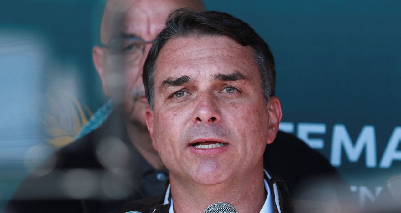 Antes de ato na Paulista, Flávio pede “espada da Justiça” de Deus na Praça dos Três Poderes
