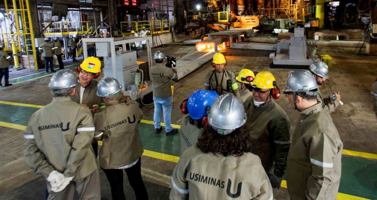 Safra reduz preço-alvo de Usiminas (USIM5) e alerta para ‘movimento descolado’; é hora de vender?
