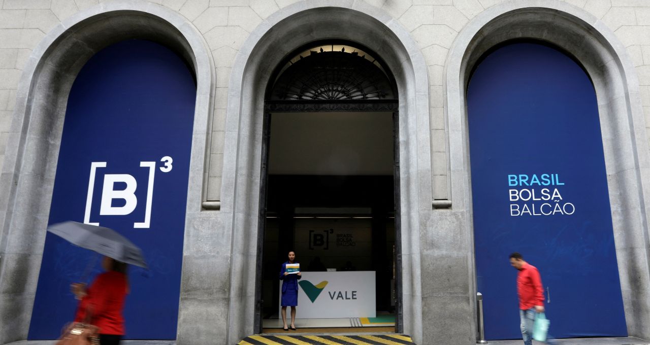 B3 (B3SA3) tem alta de 26,1% no volume médio diário de ações em agosto, com avanço em derivativos e renda fixa