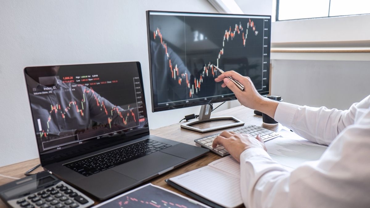 Day trade: Compre Suzano (SUZB3) e venda Marcopolo (POMO4) para ganhar até 1,48% hoje (21), segundo a Ágora