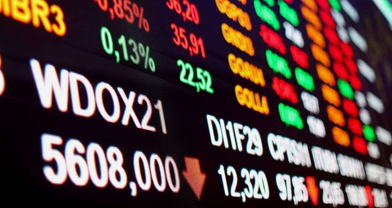 Ibovespa cede à pressão externa e cai; 5 coisas para saber antes de investir hoje (18)