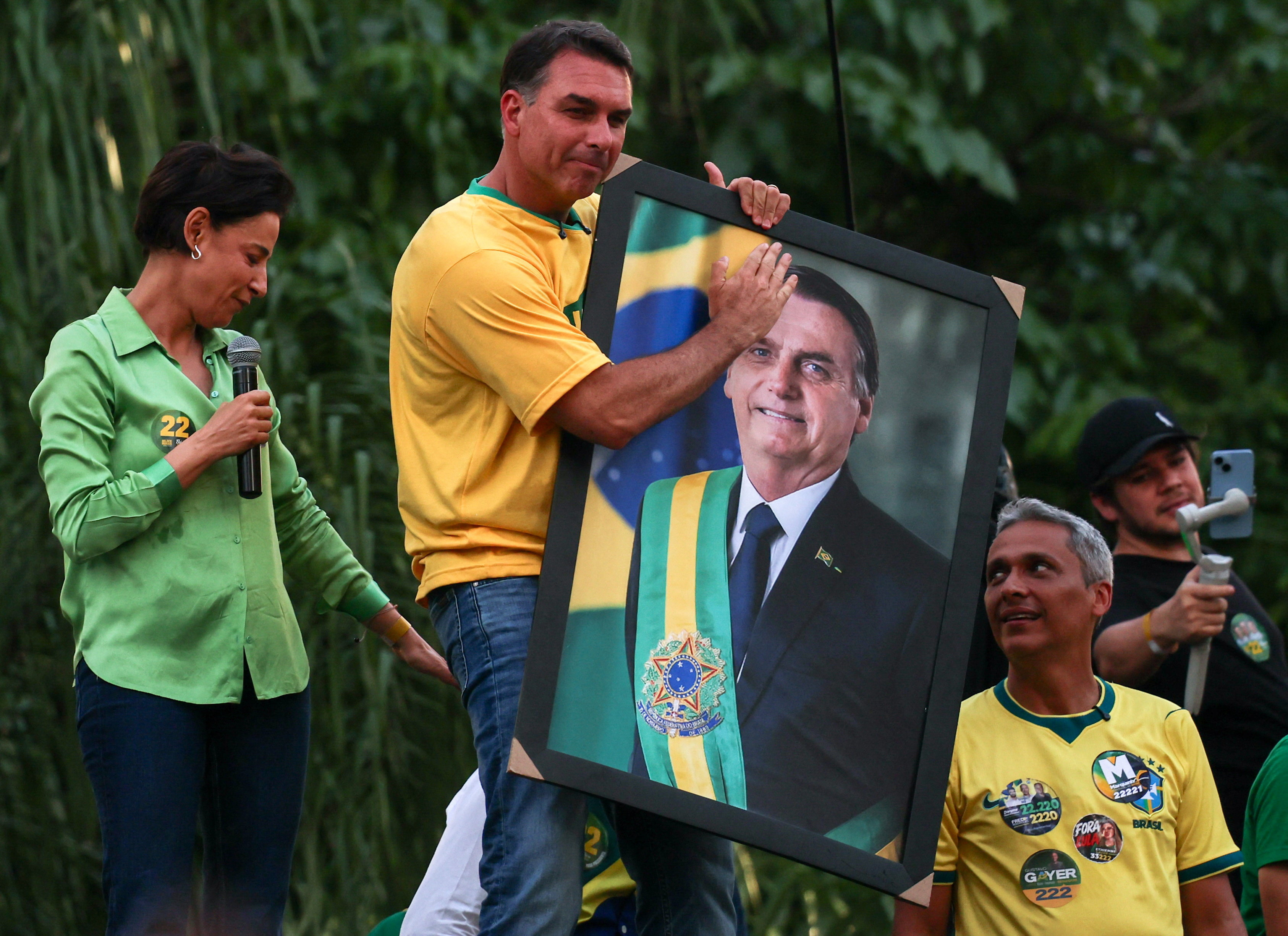 Meu vice, Alfredo Gaspar, é católico fervoroso. Meu pai também é católico, diz Flávio