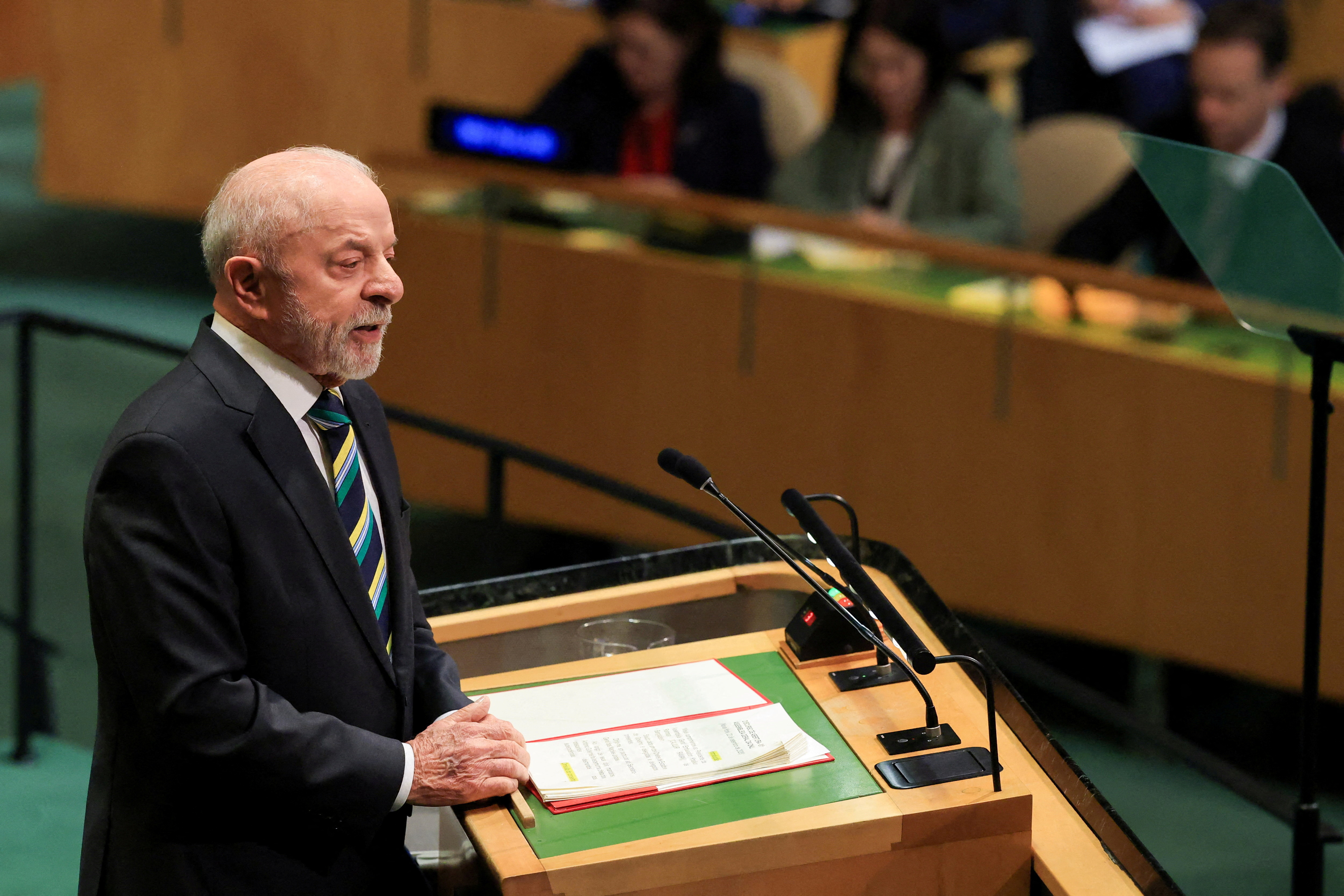 Em sua última eleição, Lula carrega as esperança de uma enfraquecida esquerda na América Latina