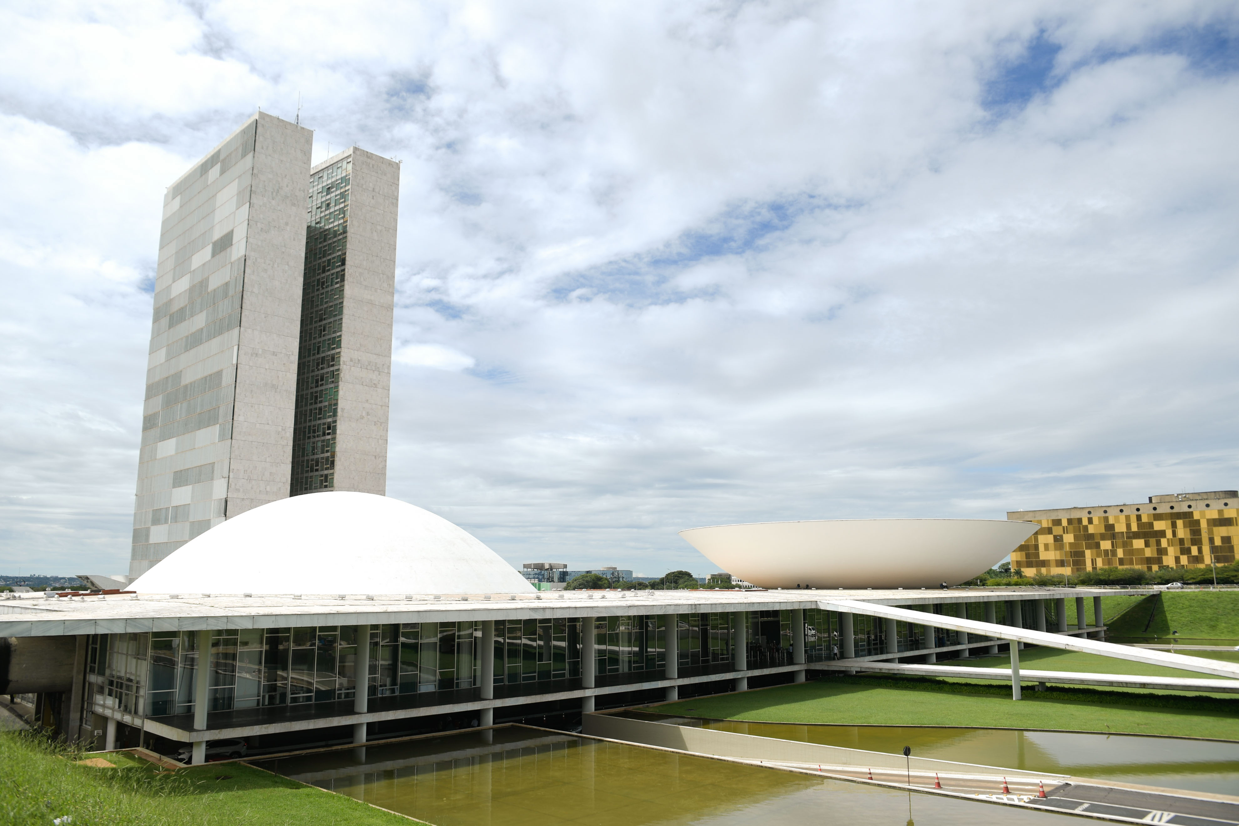 Presidente do Senado marca para terça votação do fim da escala 6×1