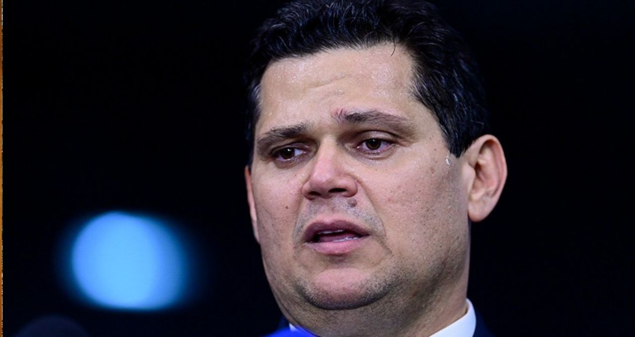 Escala 6×1: Alcolumbre está ‘determinado’ e PEC será votada antes do segundo turno, diz ministro