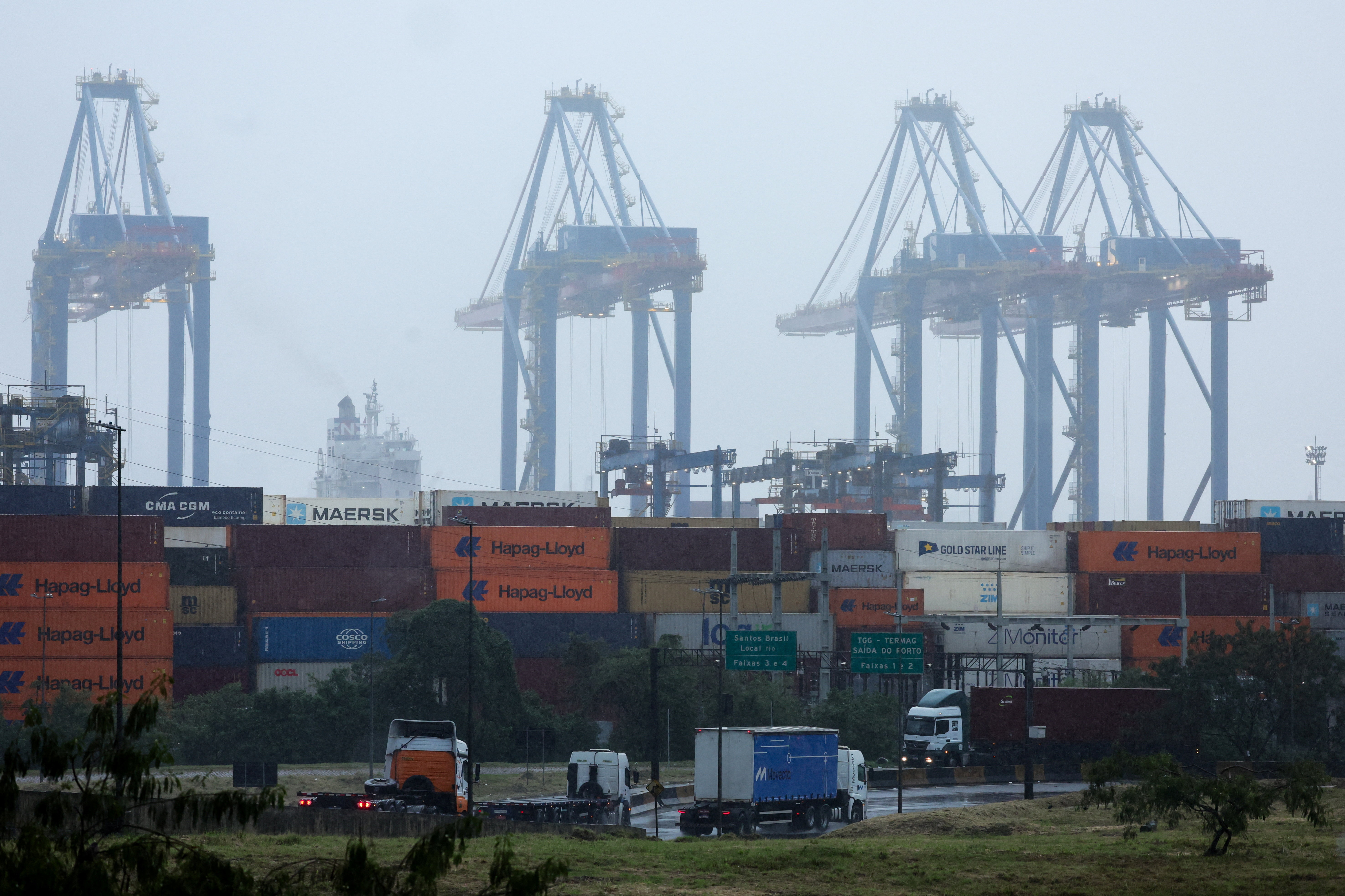 Previsão de superávit comercial de 2026 cai para US$ 84,4 bilhões