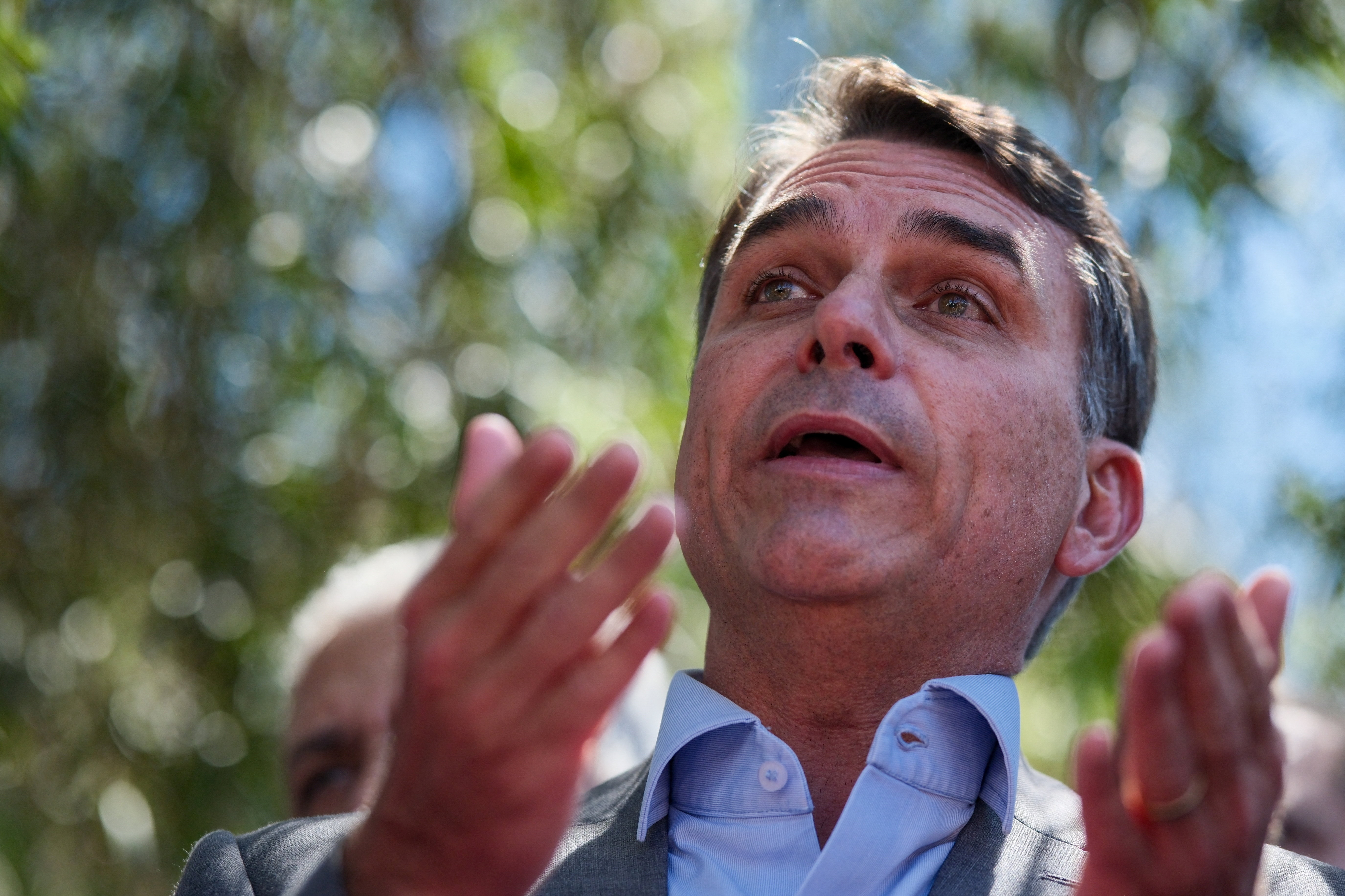 Flávio defende fim da reeleição, redução da maioridade penal e mudanças na reforma tributária por meio de PECs