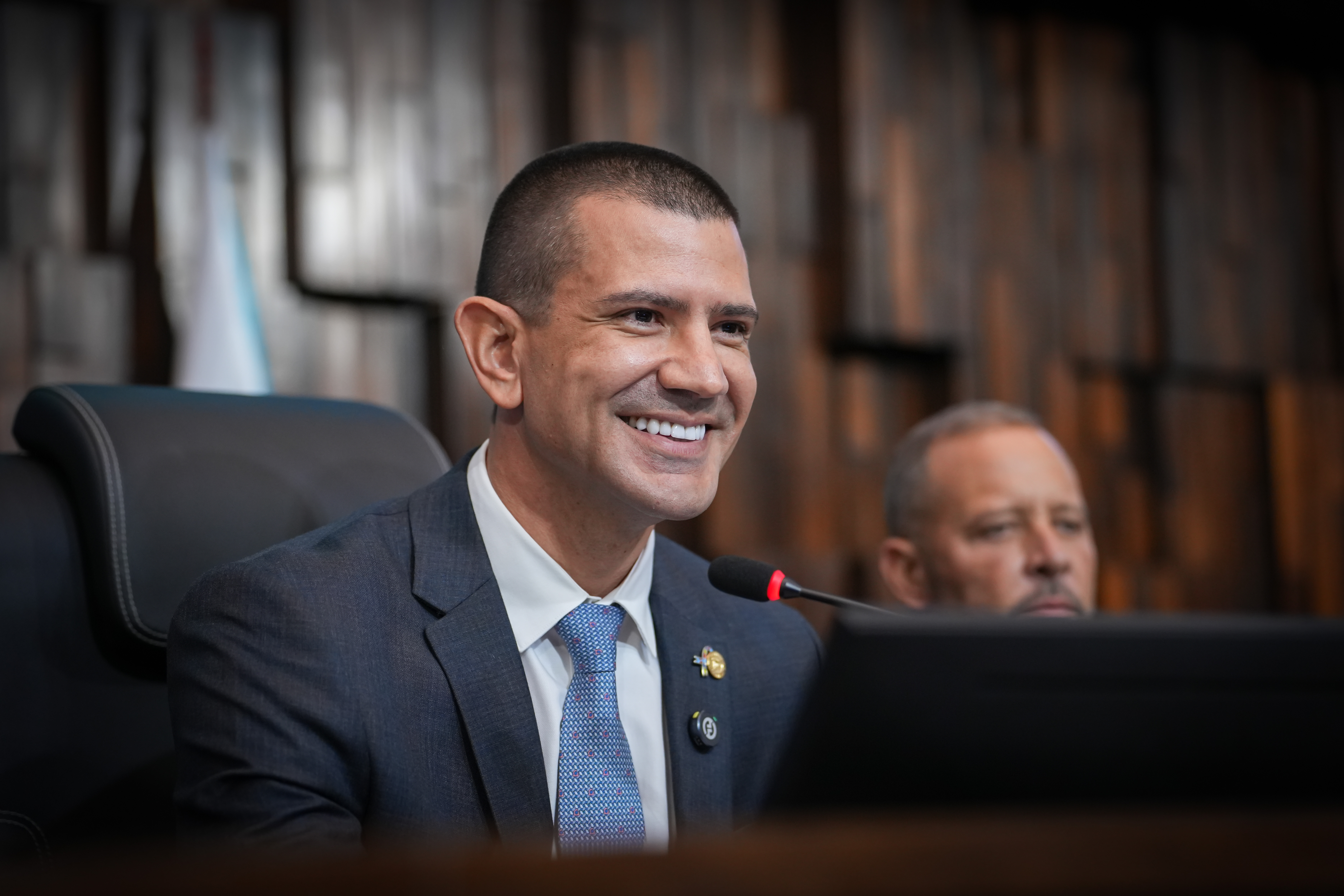 Douglas Ruas se diz eleito no 1º turno e engata campanha por Flávio