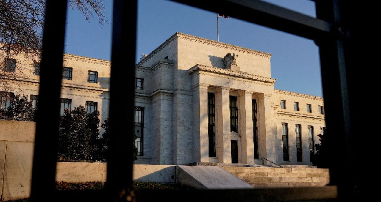 Fed diz que renda, patrimônio e estresse financeiro das famílias aumentaram de 2022 a 2025 nos EUA
