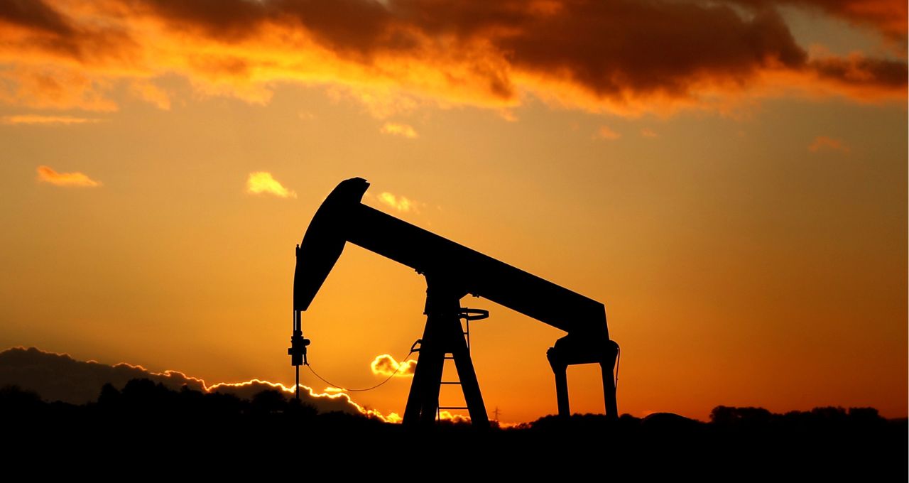 Imagem da notícia: Petróleo fecha em alta com ataques houthis contra sauditas e falha de cessar-fogo na Ucrânia