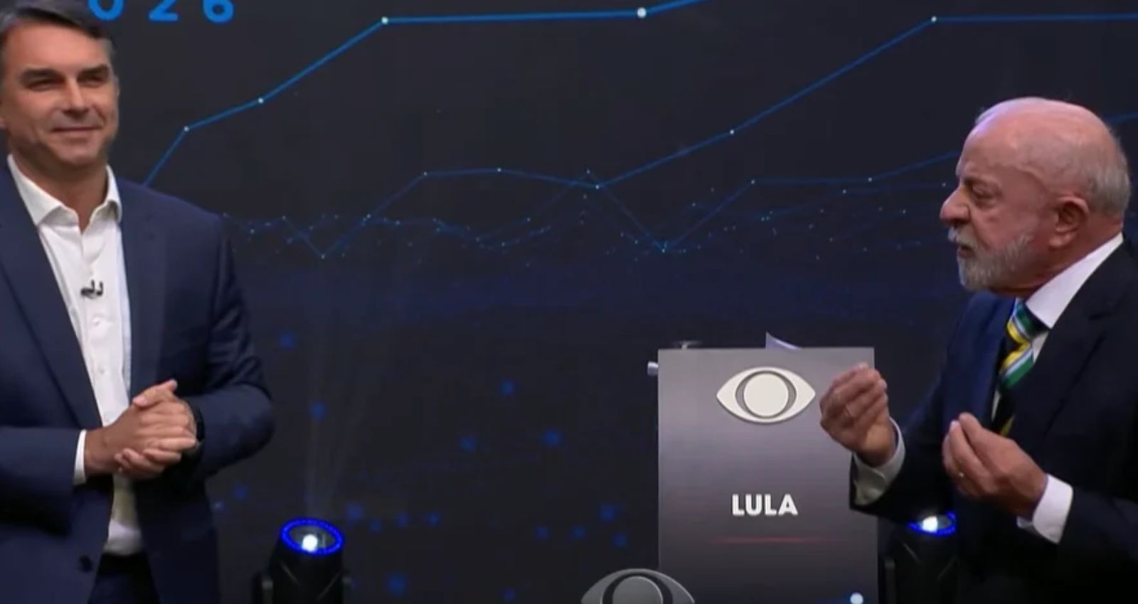Lula diz que país voltou a crescer mais de 3%; Flávio cita queda do juro futuro após 1º turno
