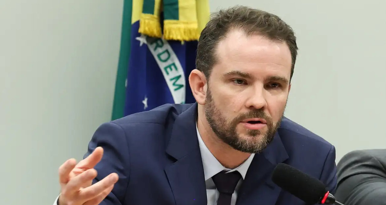 Durigan vota em SP e afirma que ‘medidas anunciadas desde o primeiro turno respeitam responsabilidade fiscal’