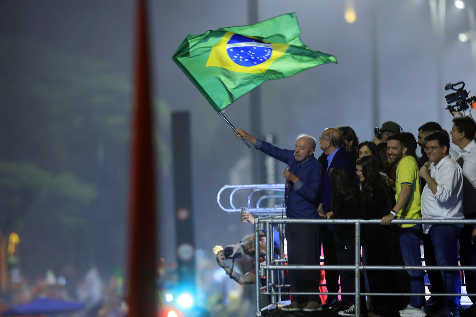 Lula supera próprio recorde e alcança maior votação da história do Brasil