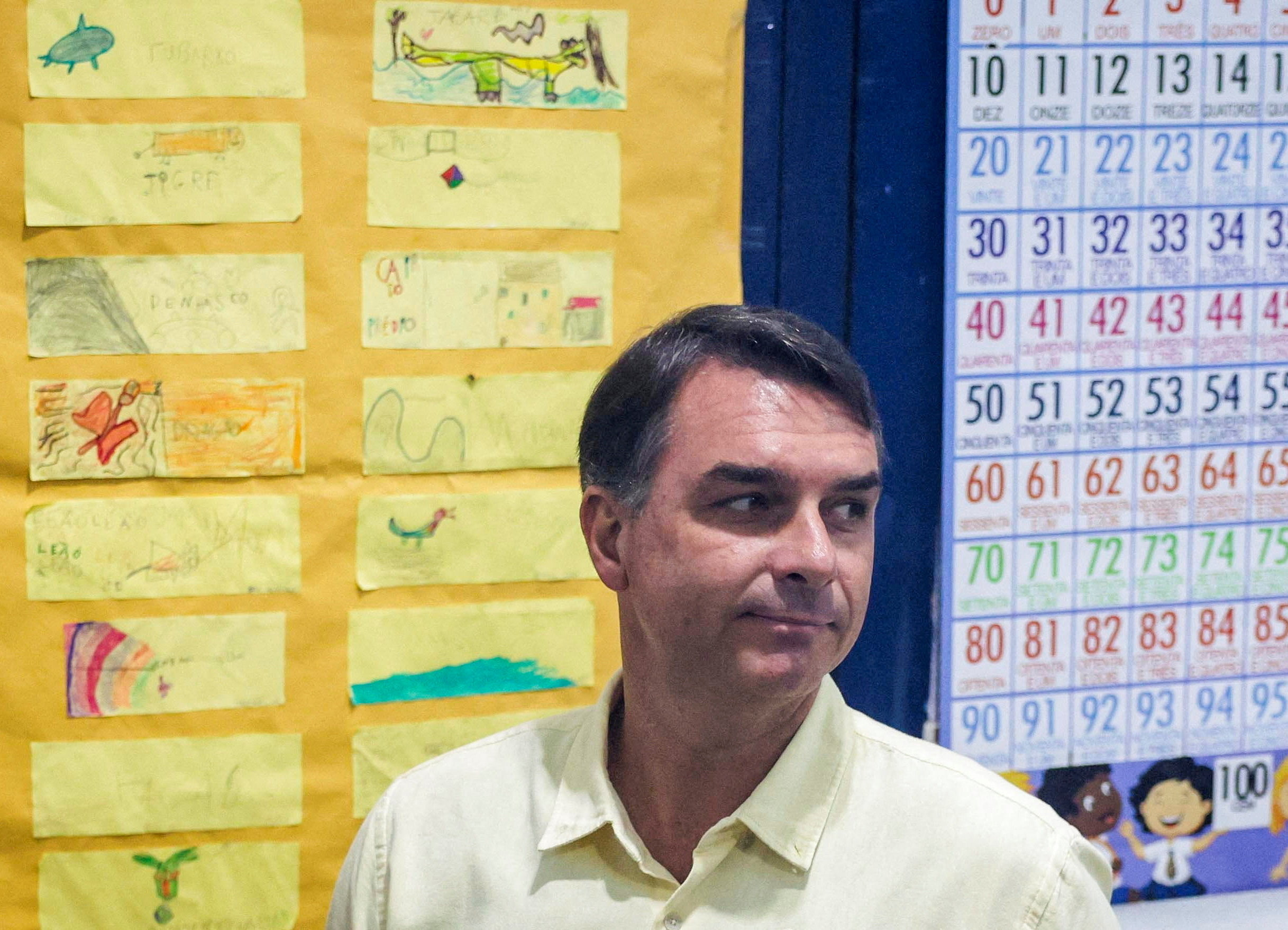 Flávio Bolsonaro saiu do país? Veja o que se sabe sobre o paradeiro do senador após derrota para Lula