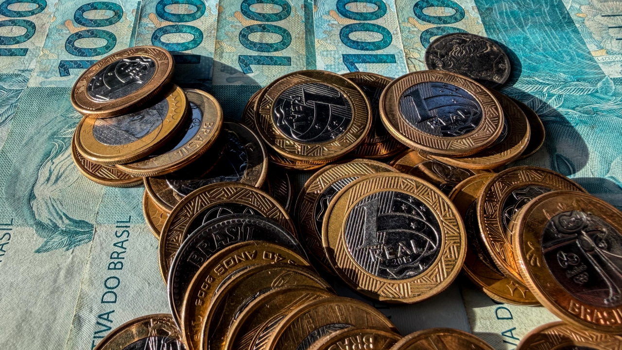 Dívida pública federal sobe 0,97% em setembro e atinge R$ 9,4 tri, sob pressão de gasto com juros