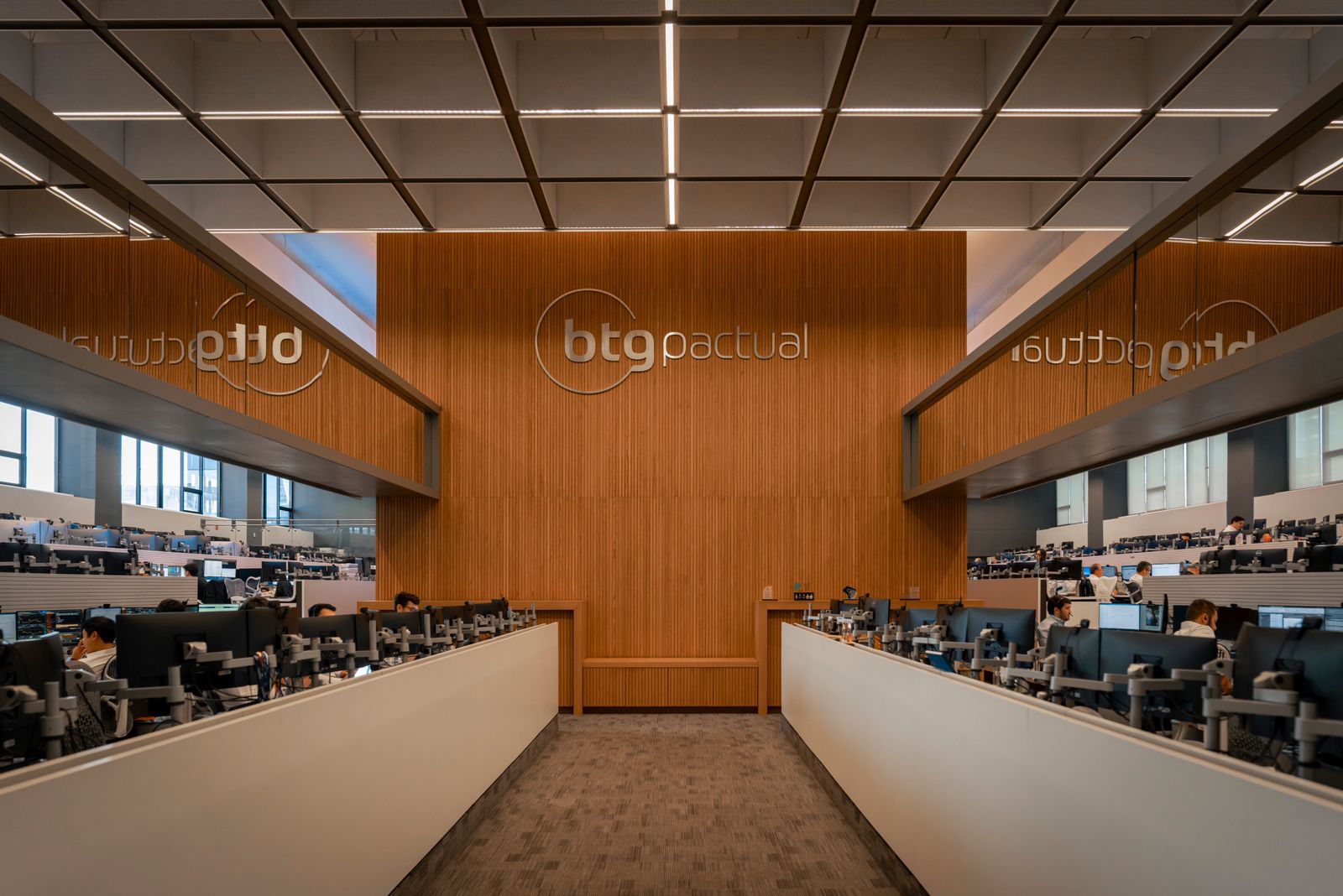 BTG Pactual (BPAC11) lucra R$ 5,1 bilhões no 2T26 e mantém ROE acima do Itaú; qual é o segredo?
