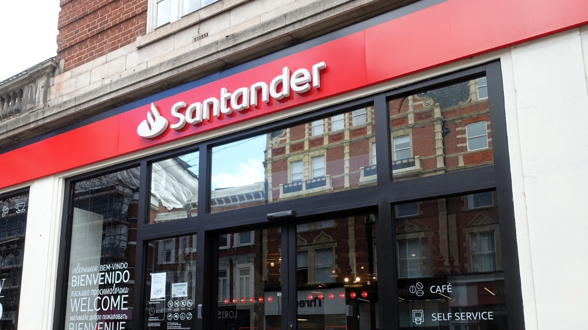 Santander adianta em um ano a meta de 1 bilhão de euros com inteligência artificial; diretor revela qual o papel do Brasil nessa corrida