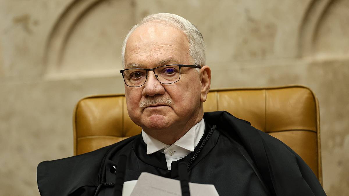 Fachin intervém para conter crise no STF e tira Moraes do inquérito das fake news