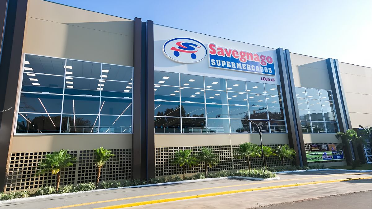 Divisão de 25% do lucro e escala 5×2: como uma rede de supermercados usa benefícios para atacar o maior desafio do setor