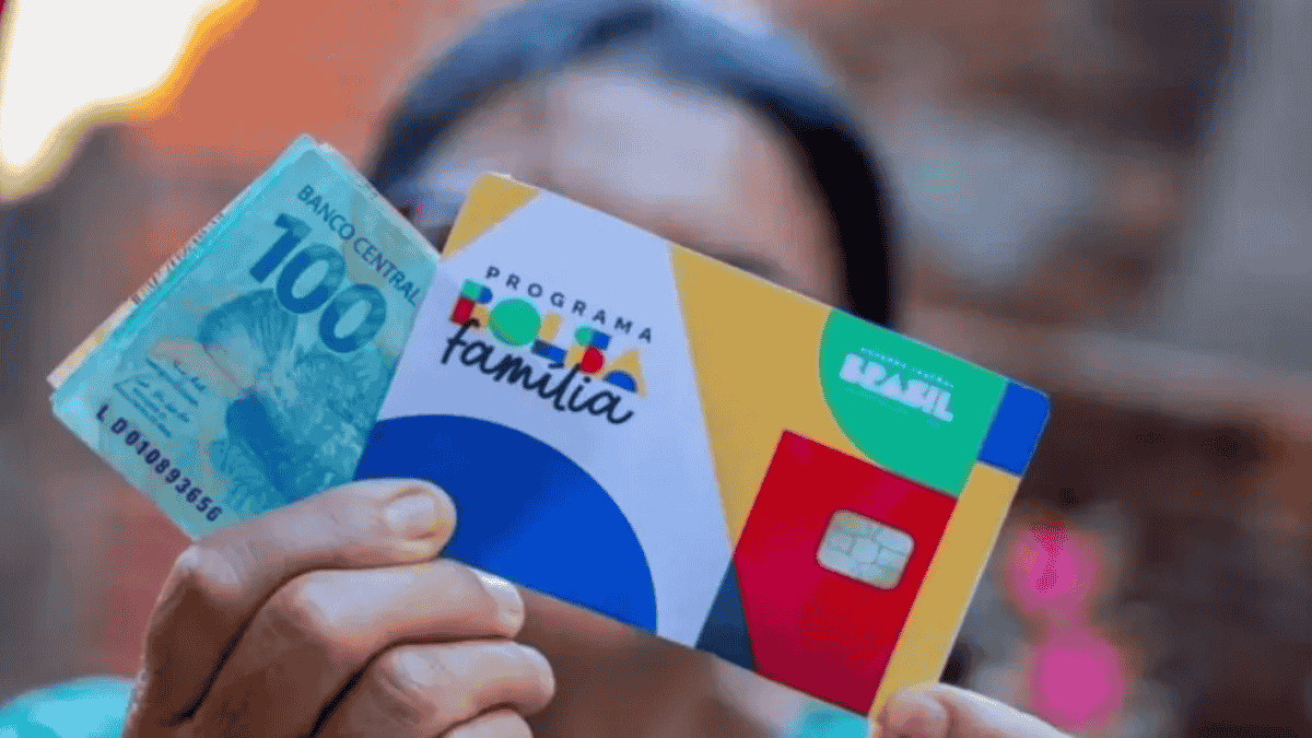 Com Lula e Flávio Bolsonaro empatados, Bolsa Família pode decidir a eleição? Entenda os impactos para os seus investimentos